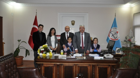 CUMHURİYET İLKOKULU ÖĞRETMEN ve ÖĞRENCİLERİ MÜDÜRÜMÜZÜ ZİYARET ETTİLER