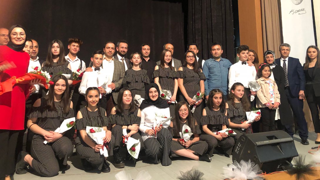 Mehmetçik Ortaokulu Öğrencilerinden Müzik Dolu Dakikalar