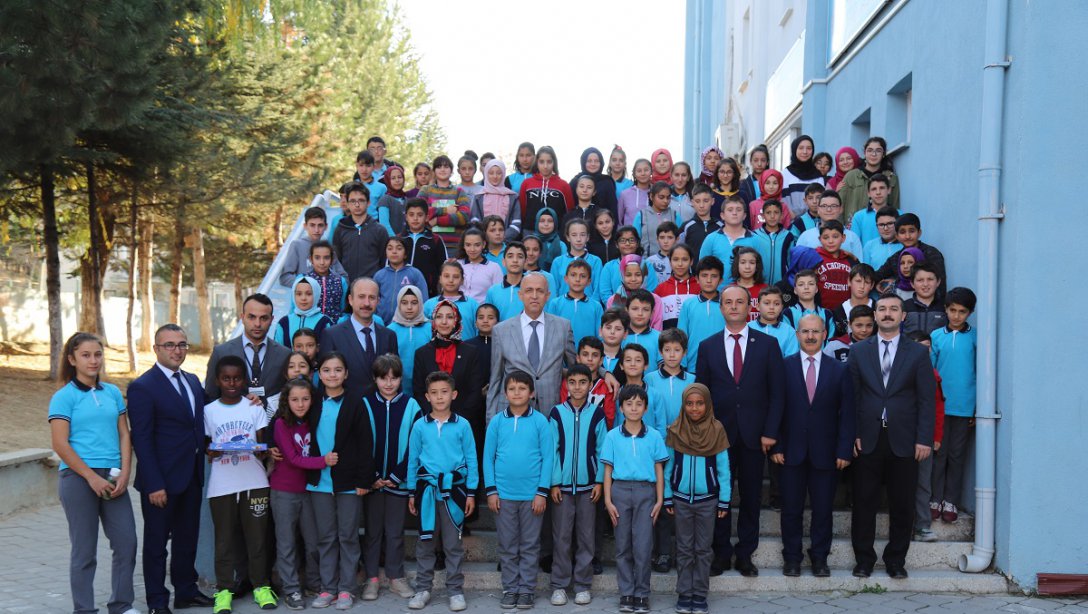 Sayın Valimiz Hamdi Bilge AKTAŞ Mareşal Çakmak Ortaokulu'nu Ziyaret Etti