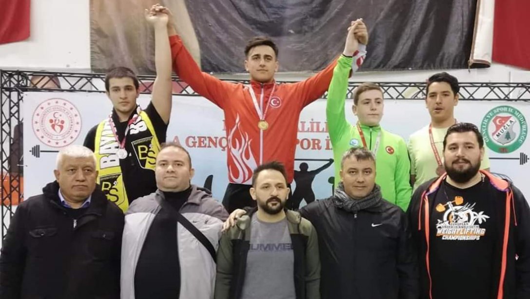 Şehit Hasan Gülhan Cumhuriyet Anadolu Lisesinden Genç Halter Şampiyonasında Başarı