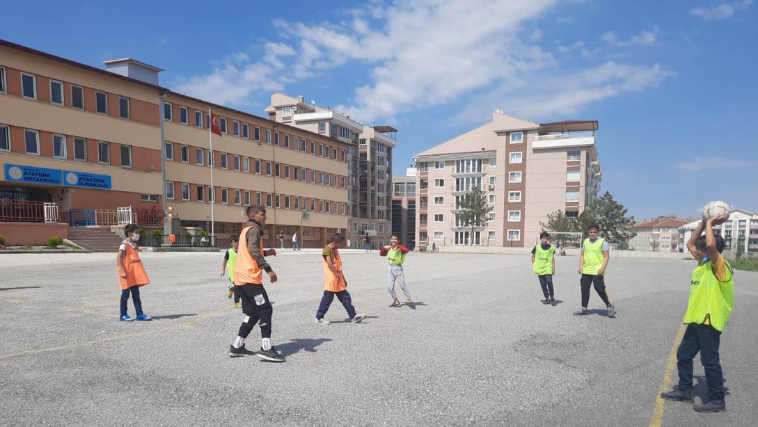 Atatürk Ortaokulunda Yaz Spor Oyunları ve Boks Salonu Açılışı Yapıldı