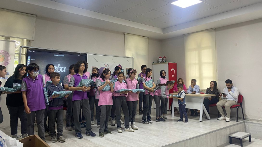 İsmet İnönü Ortaokulu Şiir Okuma Yarışması Düzenledi