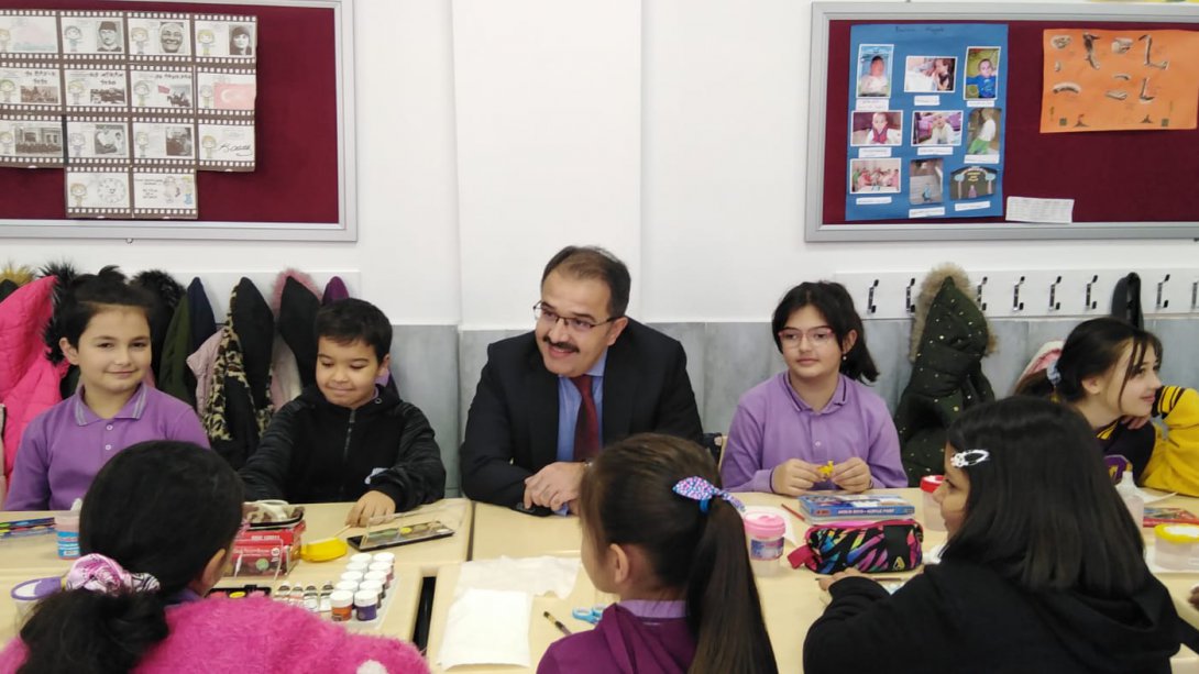 Çankırı Valisi AYAZ İstiklal Yolu İlkokulu'nu Ziyaret Etti
