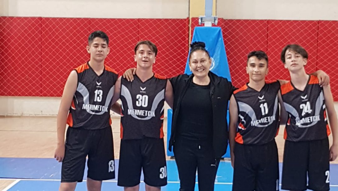 Mehmetçik Ortaokulu Basketbol Takımı Türkiye Finallerinde