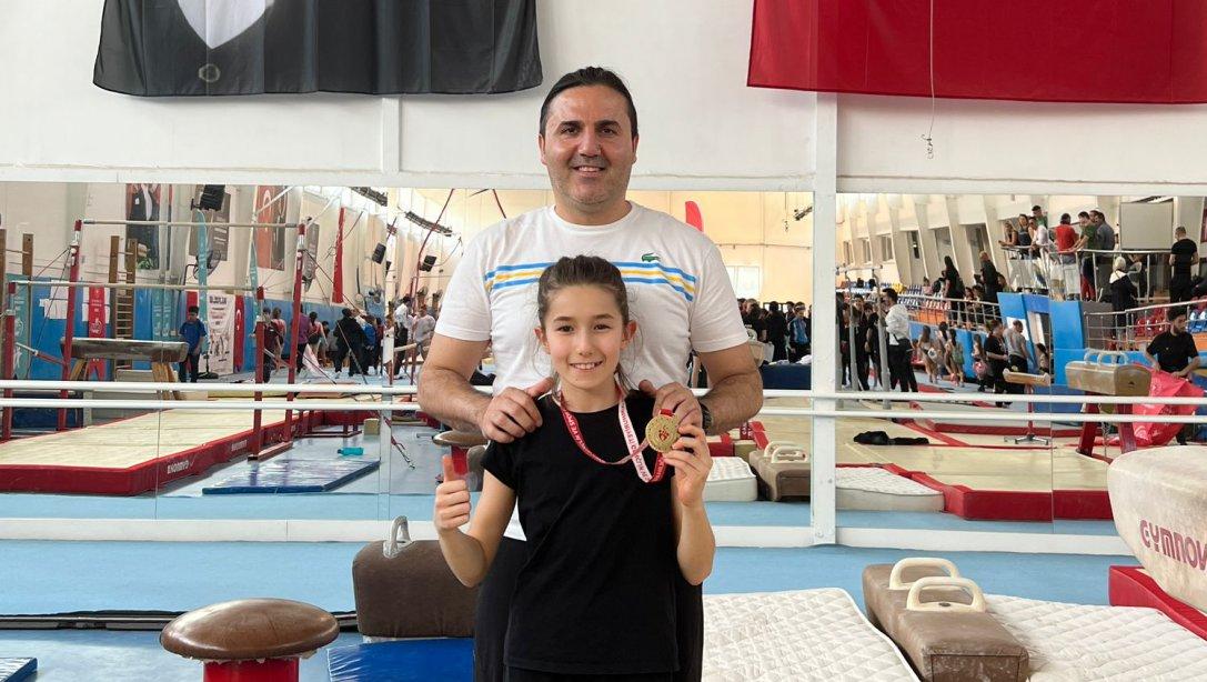 Mehmetçik Ortaokulu Öğrencisi Türkiye Şampiyonu