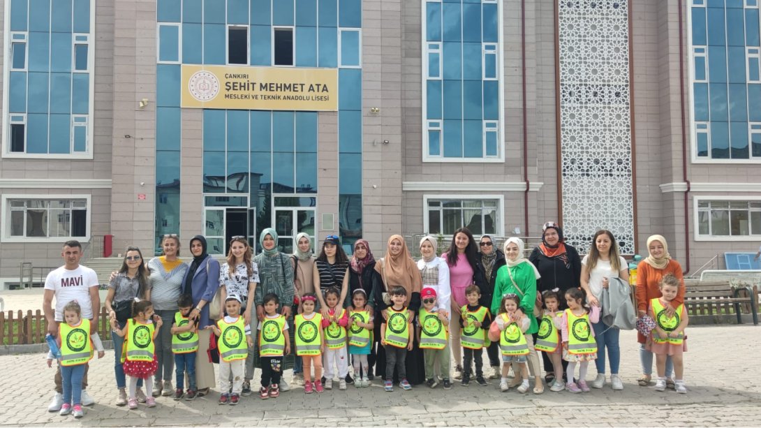 Anaokulu Öğrencileri Şehit Mehmet Ata MTAL'yi Ziyaret Etti