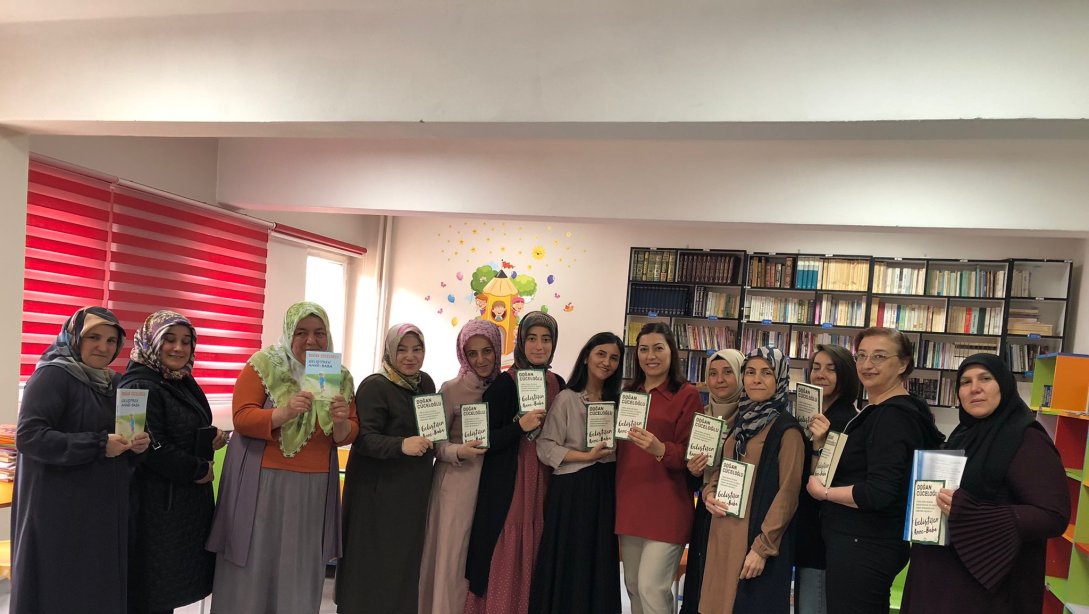 Atatürk Ortaokulu Velileri Evlatları İçin Kitap Okuma Programında Buluştular