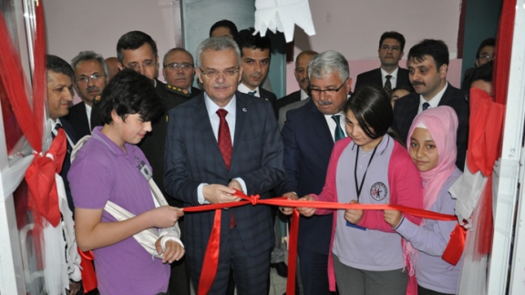 Mehmetçik Ortaokulu 2015 TÜBİTAK Bilim Fuarı Açıldı.