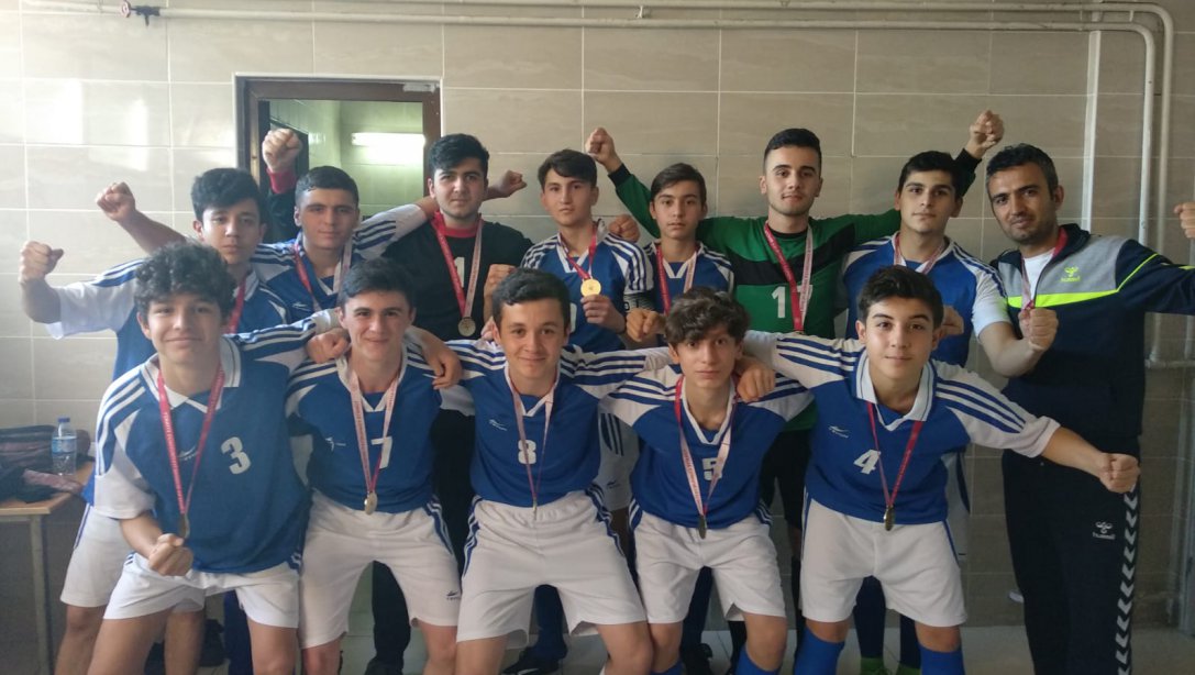 Çankırı Lisesi Futsal Erkek Takımı Yarı Finale Yükseldi
