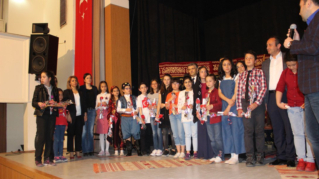 Mehmetçik Ortaokulu Ve Söz Bitmedi Daha  İsimli Şiir Dinletisi Programı Yapıldı