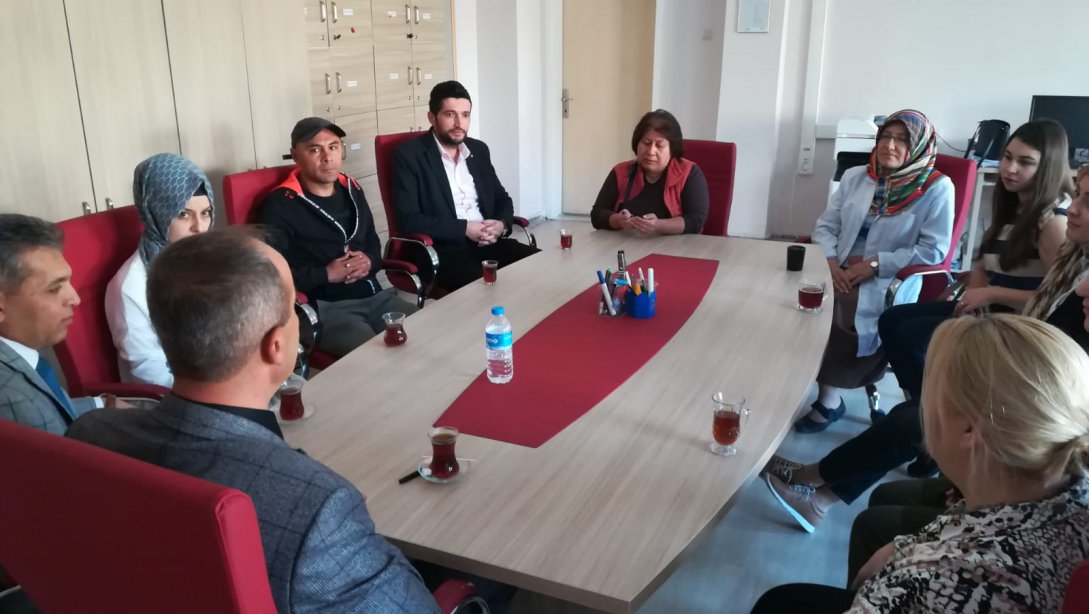 ÖZTÜRK, Şehit Yahya Coşkuner Ortaokulu'nu Ziyaret Etti