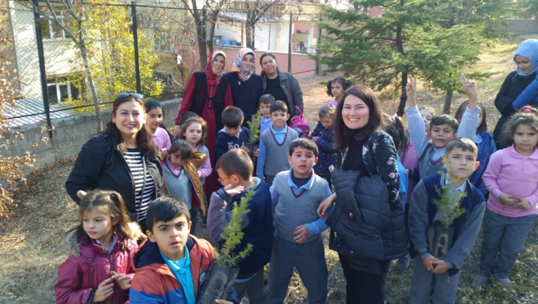 Adnan Menderes İlkokulu'ndan Anlamlı Öğretmenler Günü Kutlaması