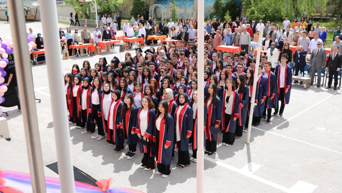 15 Temmuz Şehitler Anadolu Lisesi Mezuniyet Töreni Gerçekleştirildi