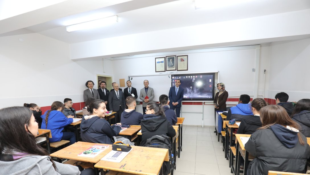 Çankırı Valisi M.Fırat Taşolar Okul Ziyaretlerini Sürdürüyor