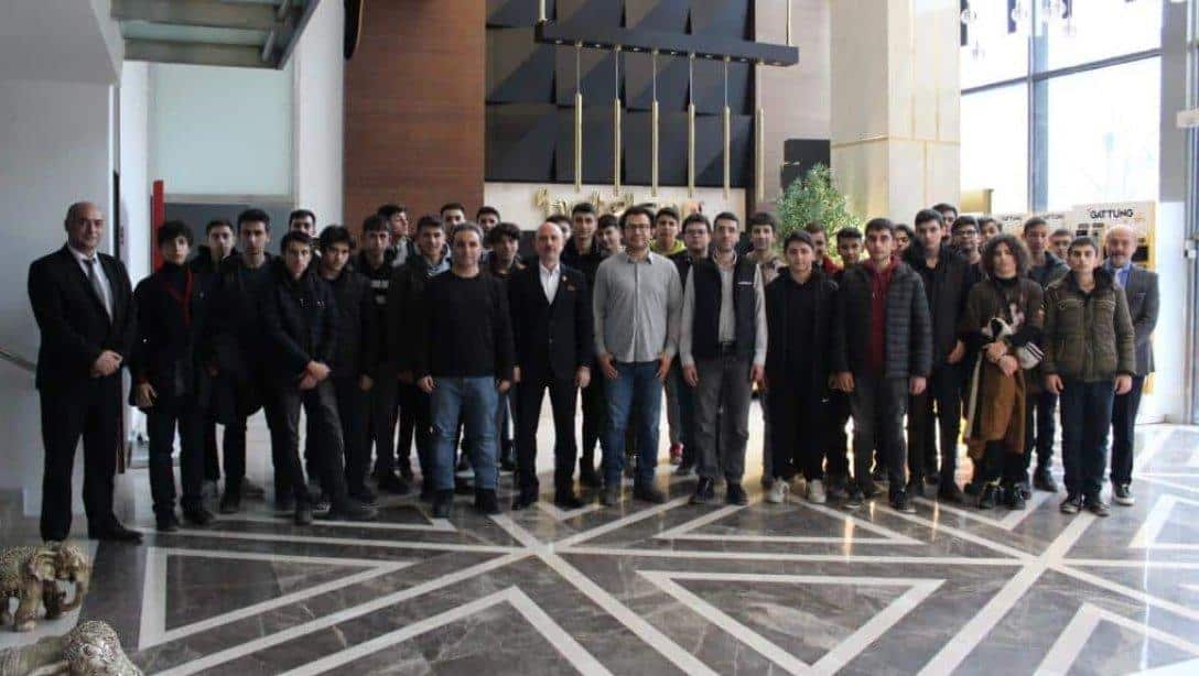 Mesleki ve Teknik Anadolu Lisesi Öğrencileri NETELSAN Fabrikasına Teknik Gezi Düzenledi