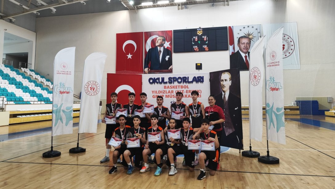 Sinop'tan Yarı Finale Uzanan Başarı Hikayesi: Mehmetçik Ortaokulu'nun Parlayan Yıldızları