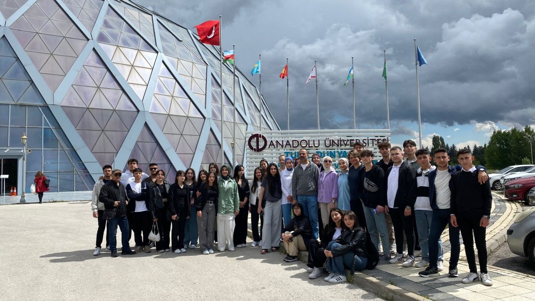 Nevzat Ayaz SBL Öğrencileri Tarihinin İzini Sürmek Üzere Eskişehir'de