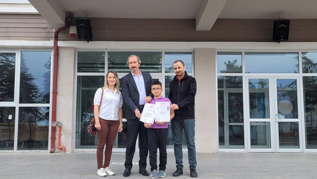 İstiklal Yolu İlkokulu Öğrencisinden Çifte Türkiye Derecesi