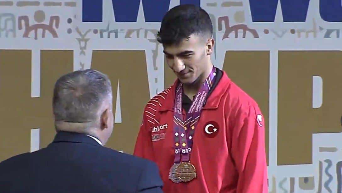 Şehit Mehmet Ata MTAL Öğrencisi Halterde Dünya Şampiyonu