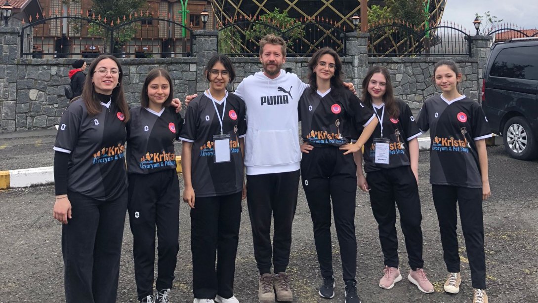 TOBB Fen Lisesi Kız Satranç Takımı Türkiye'nin En İyileri Arasında