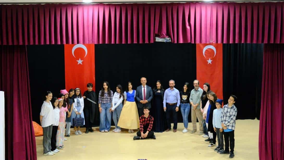 Çankırı Eğitim Şenliği'nde Tiyatro Rüzgarı