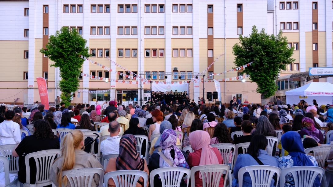 Selahattin İnal Güzel Sanatlar Lisesi'nden Türkü Gecesi